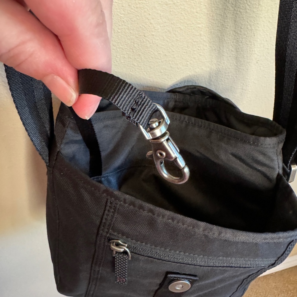 TUMI. Tech black crossbody bag for men or women - Picture 12 of 14